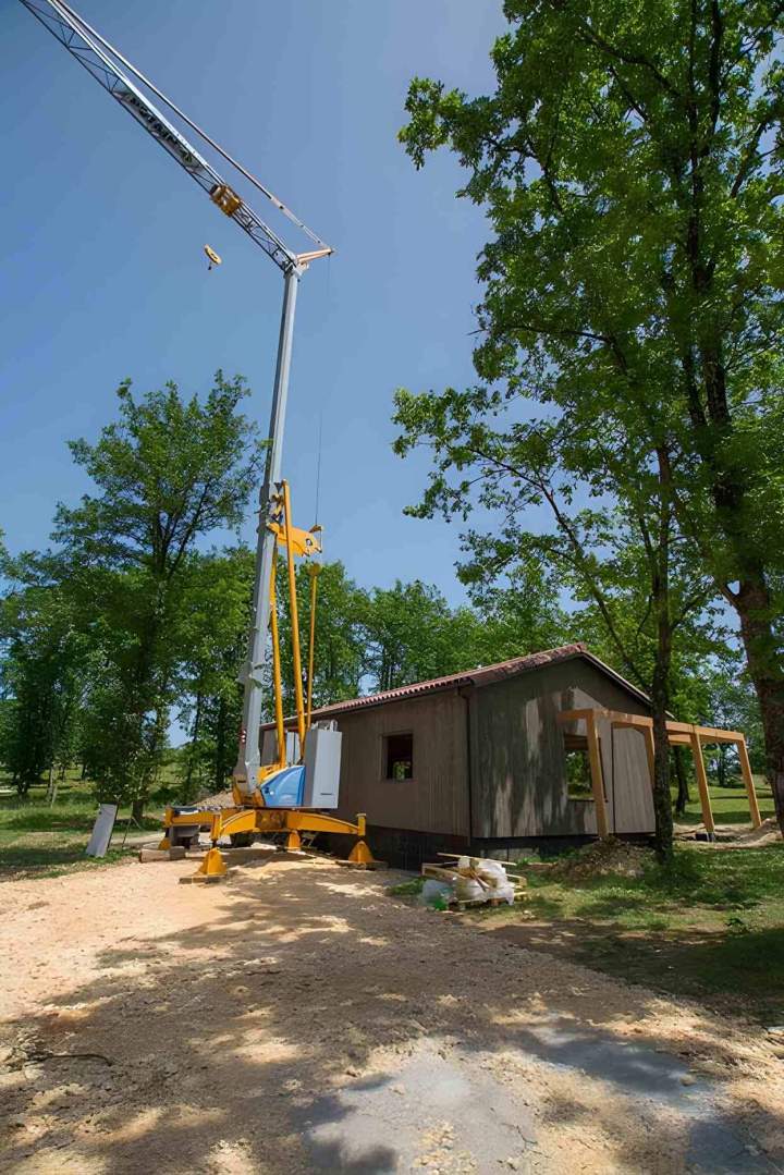 Utilisation engins de chantier travaux charpente et toiture Mercuès
