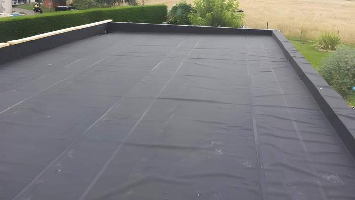 Pose membrane EPDM toiture Mercuès